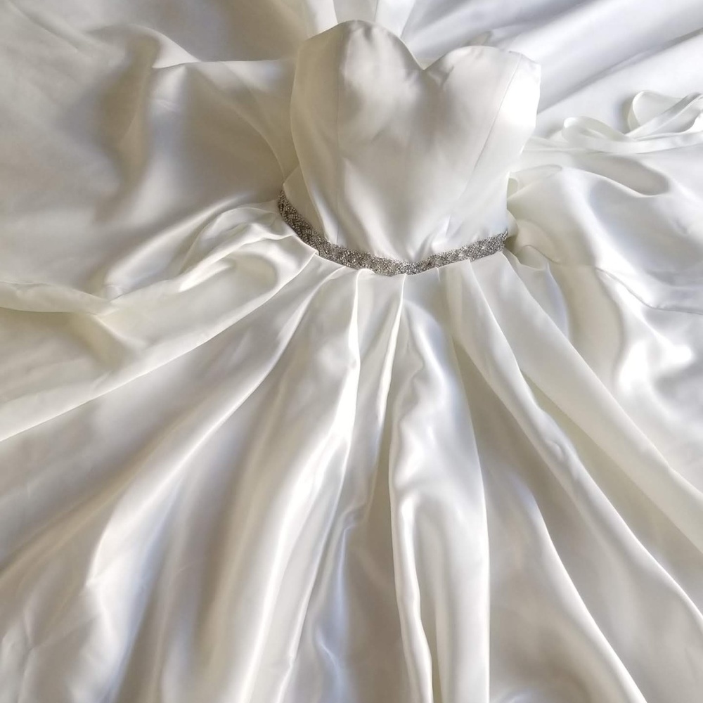 NEW Sweetheart Ball Gown Sateen wedding dress - Picture 2 of 8